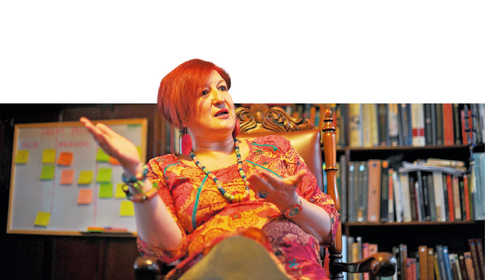 La escritora Diana Uribe es responsable del espacio virtual La Casa de la Historia. / Gustavo Torrijos