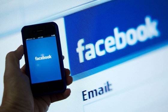 Facebook contratará periodistas, ¿una buena noticia para los medios en crisis?