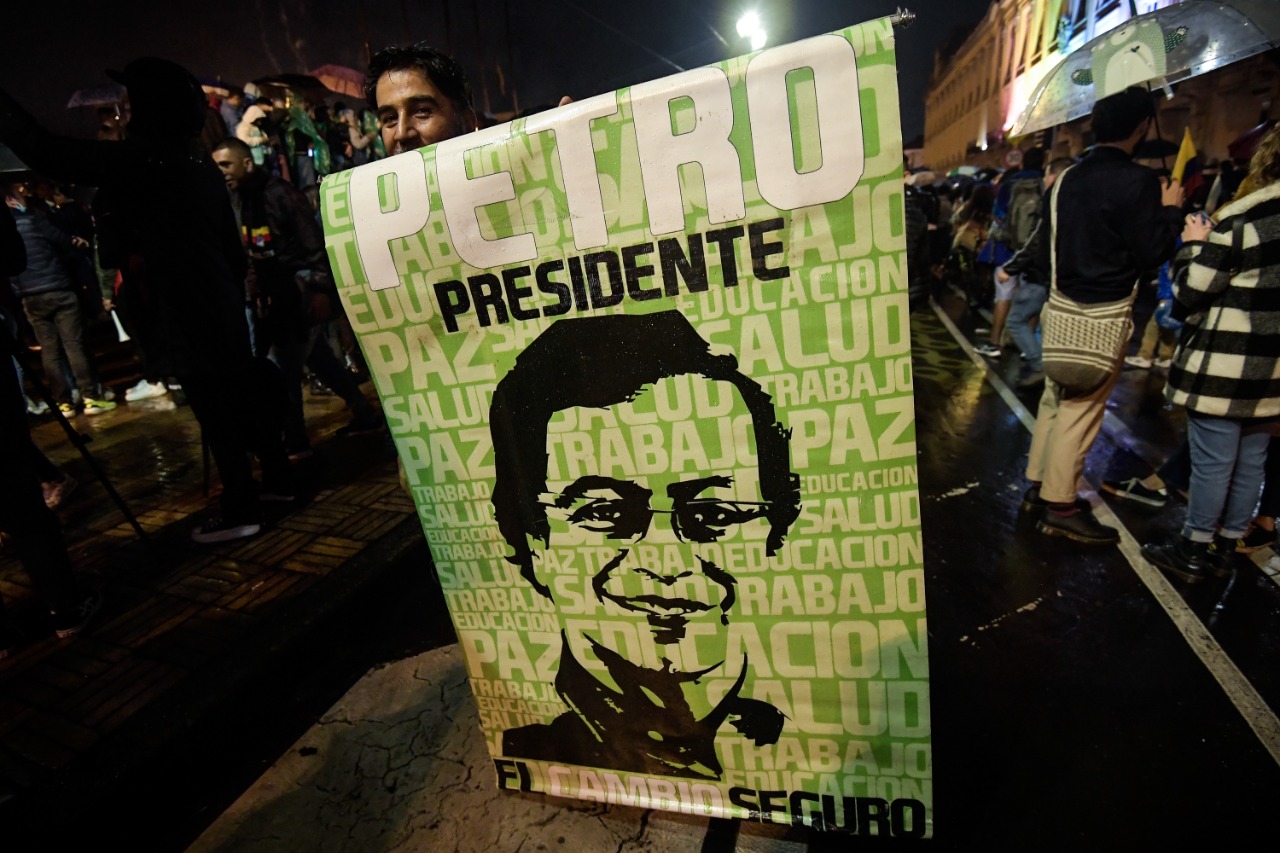De acuerdo con la Secretaría Distrital de Movilidad, se reportaron bloqueo en la Avenida Caracas con Calle 76 B Sur, sentido norte-sur en ambos sentidos, por un aforo aproximado de 1000 personas.