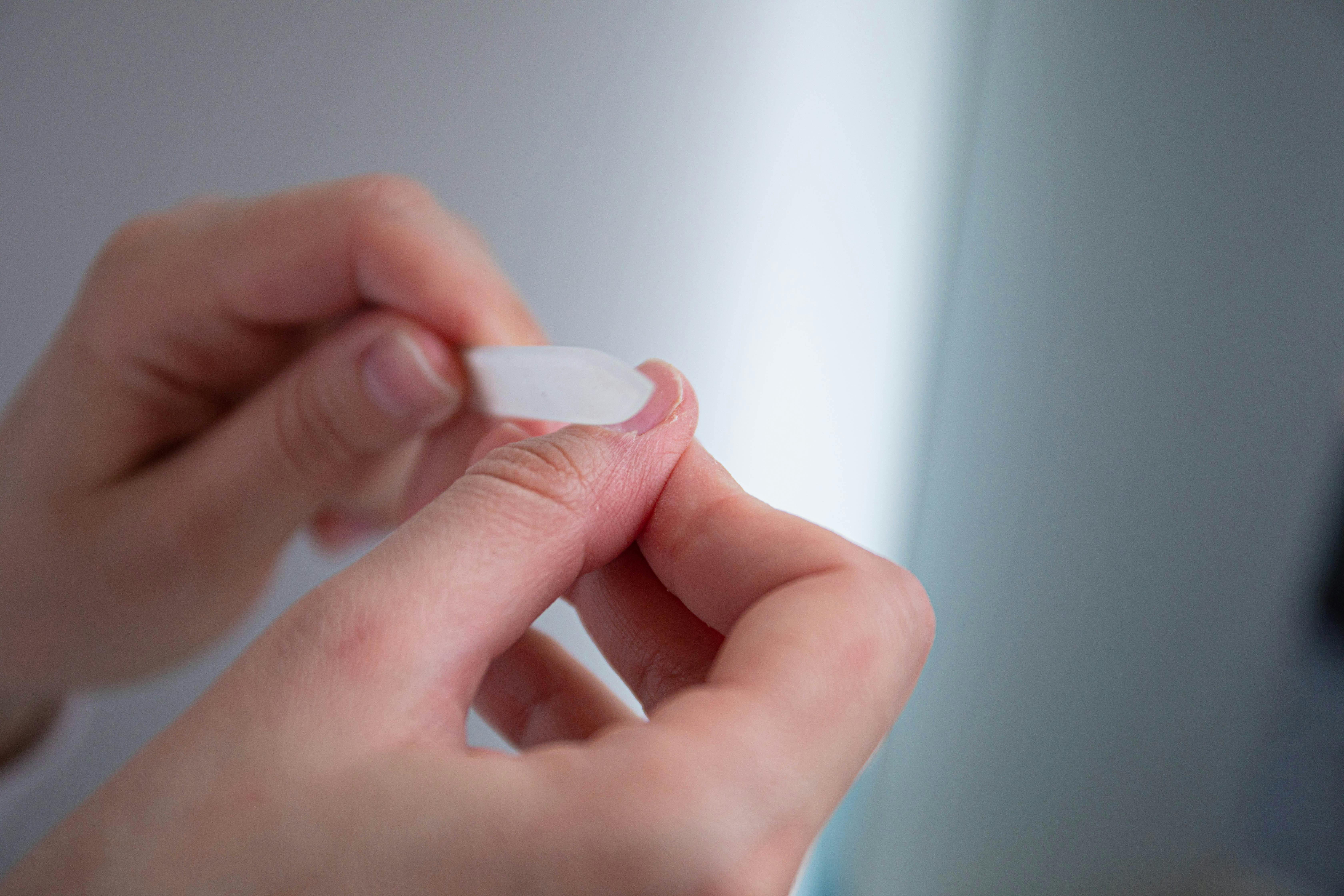 5 errores comunes al cortar la cutícula en el manicure