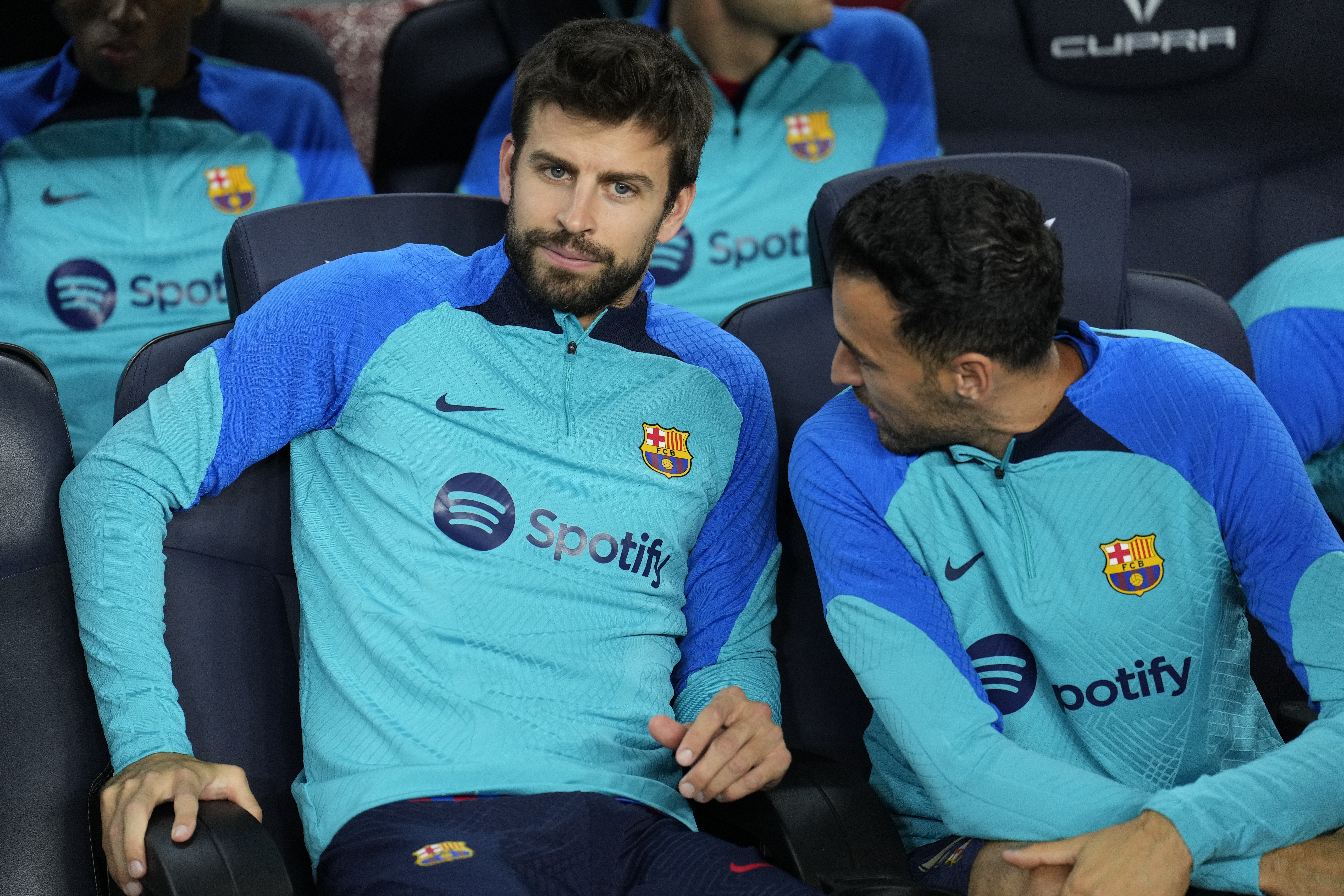 Mala racha para Piqué: Shakira lanza su canción y lo chiflan en pleno partido