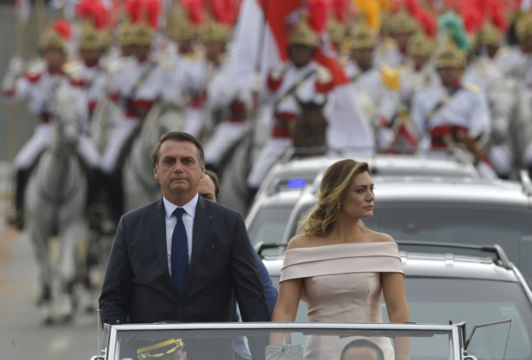 El presidente de Brasil, Jair Bolsonaro, y la primera dama, Michelle Bolsonaro. / AFP