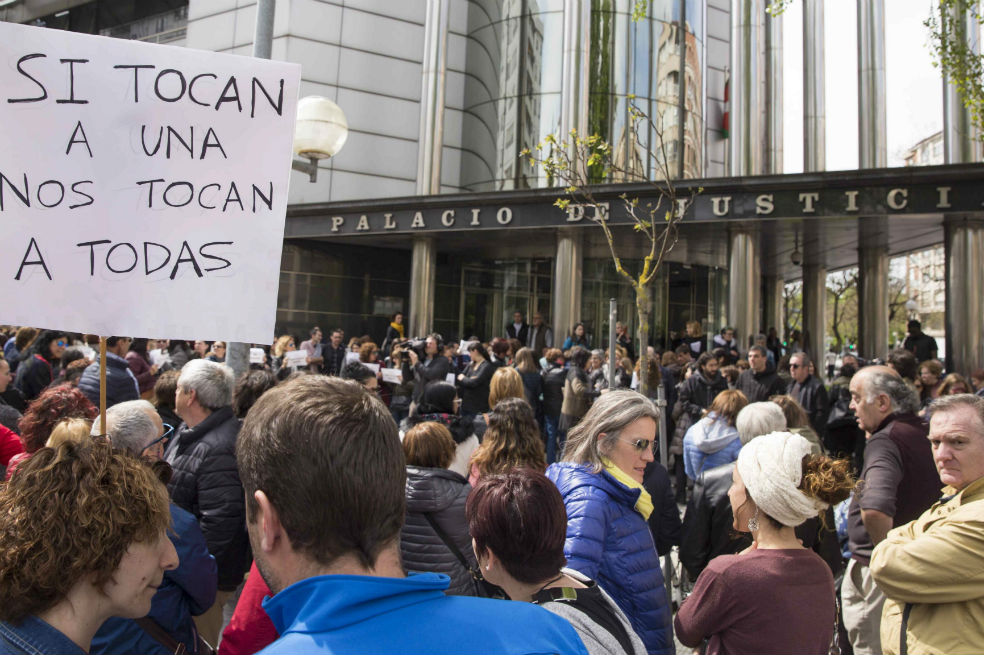 ¿Por qué crece la indignación en España por la sentencia que exculpó a La Manada de violación?