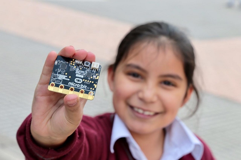 La tecnología llega a las aulas: Estudiantes de colegios oficiales en Bogotá aprenden a programar