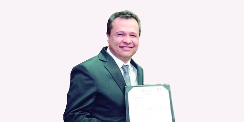 César Augusto Carrillo es experto en planeación y gestión,  y especialista en negocios internacionales con énfasis en mercados de capital.