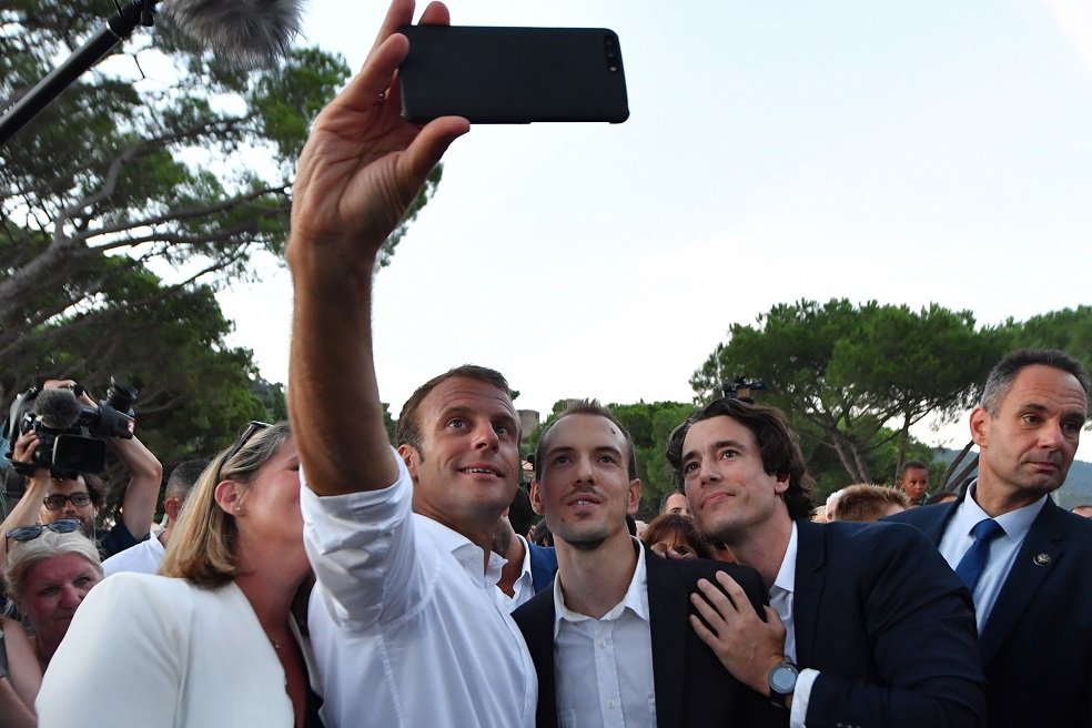 Los seis desafíos que le esperan a Macron tras su receso vacacional