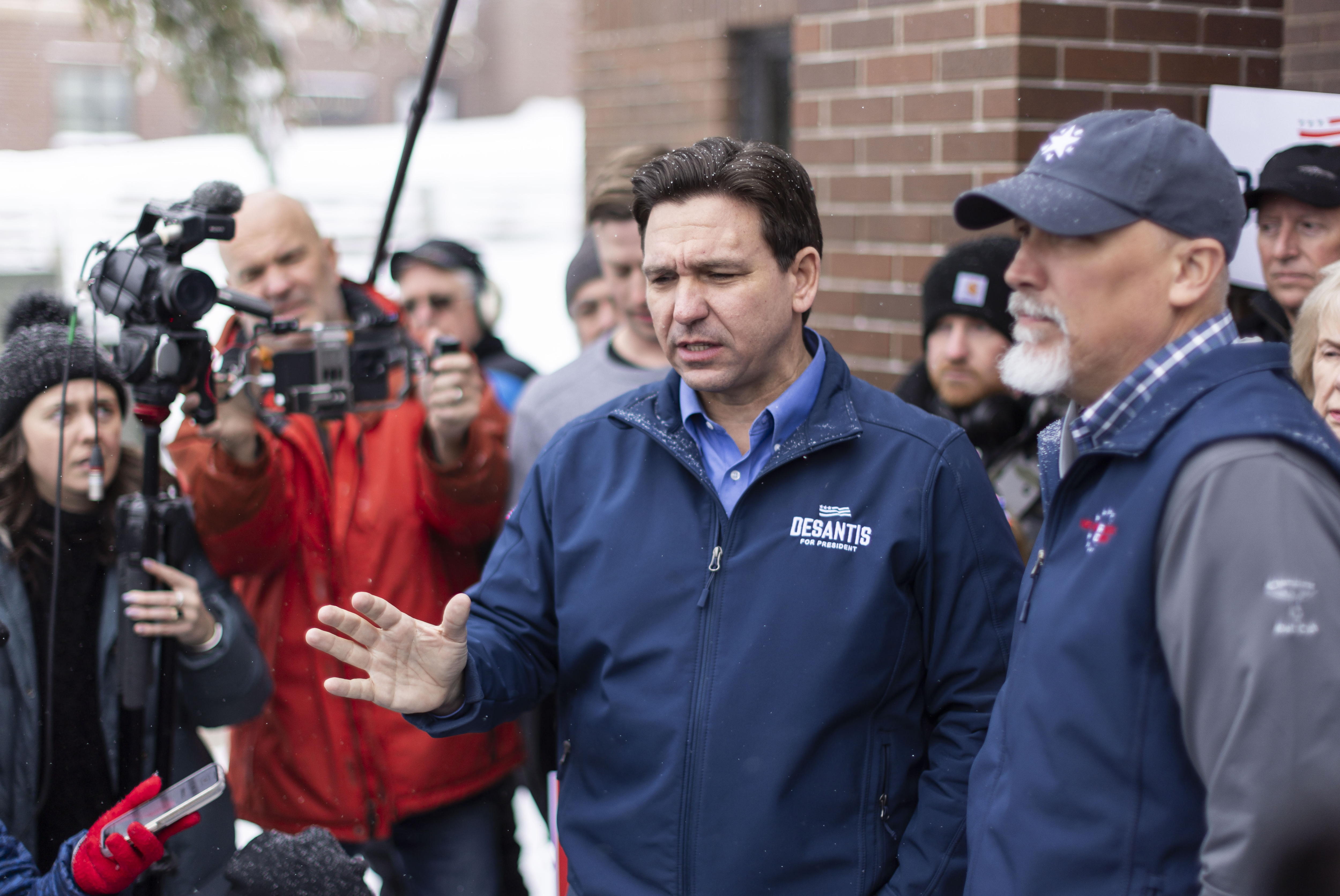 Ron DeSantis dice que Fox News trabaja solo para defender a Trump