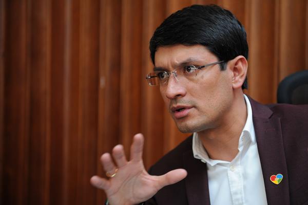 No podemos confiar en la Fiscalía con estos antecedentes: Camilo Romero sobre chuzadas
