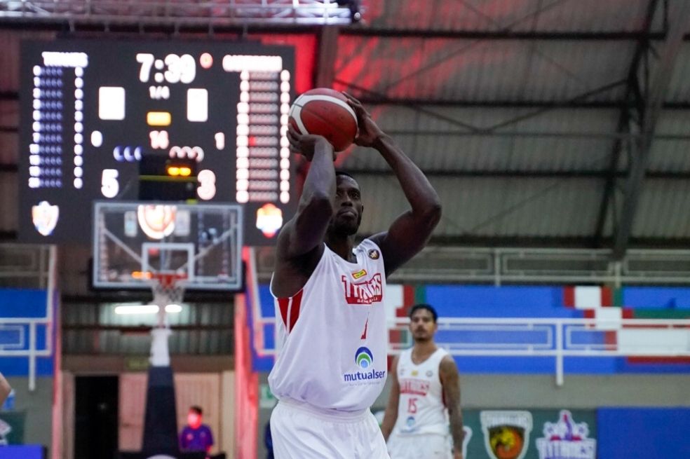 Con arrolladora victoria debutó Titanes, el tricampeón de la Liga de Baloncesto