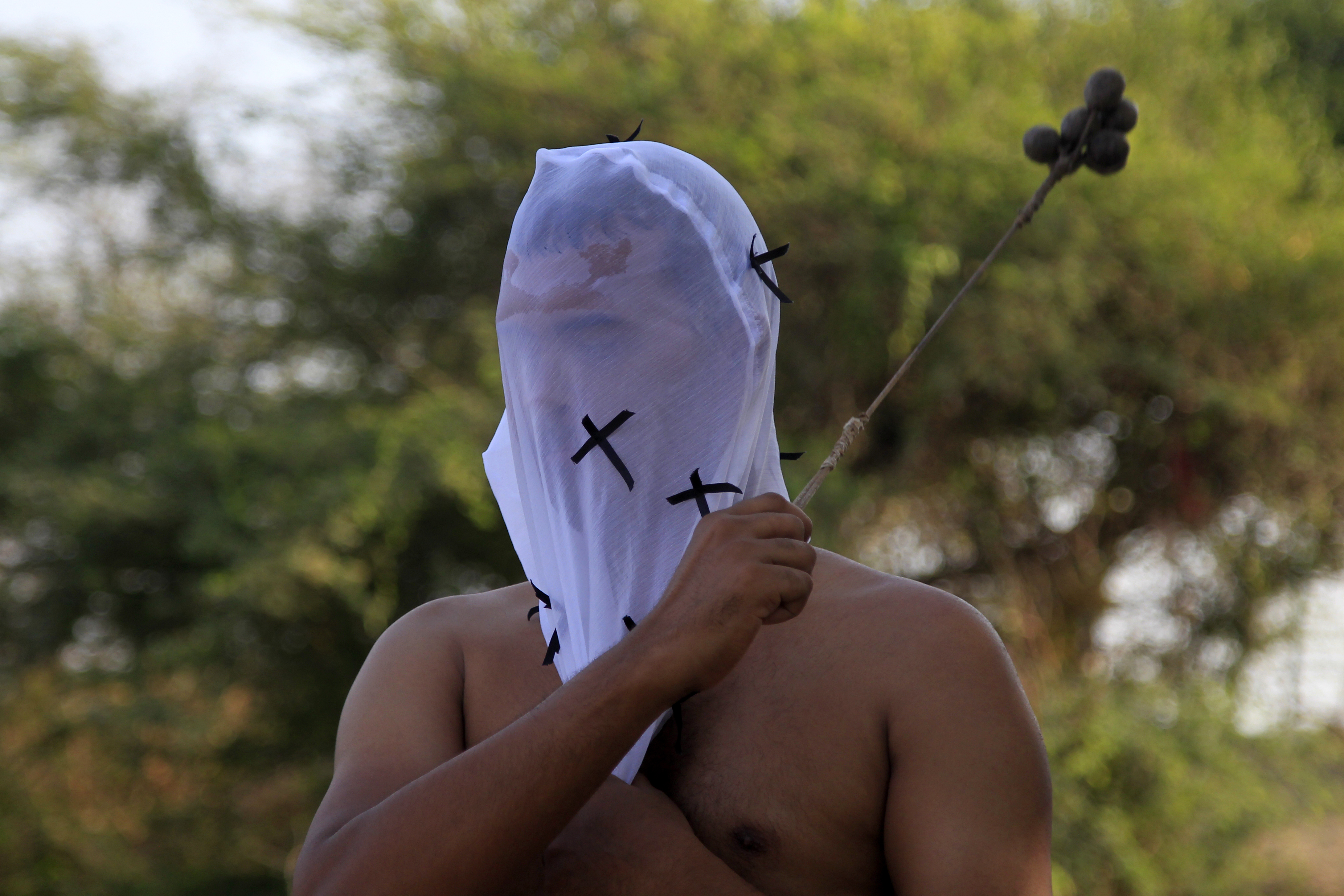 En fotos: el regreso de los flagelados de Semana Santa a Santo Tomás