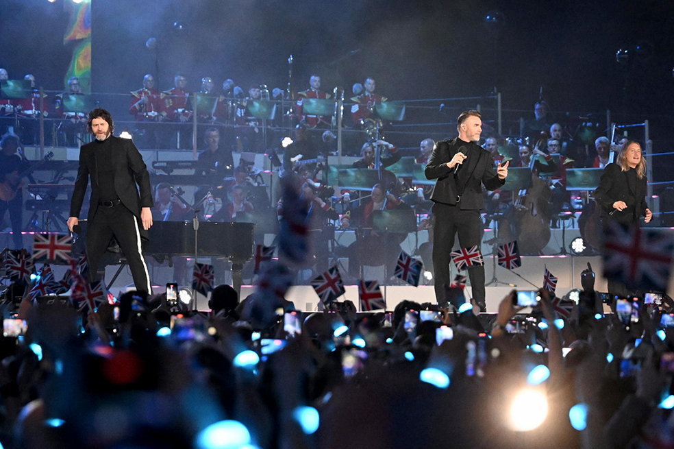 La agrupación británica Take That interpretó éxitos de los 90's como Back for Good