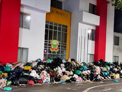 En Rionegro, Santander, llevan 15 días sin que les recojan la basura; la comunidad protestó