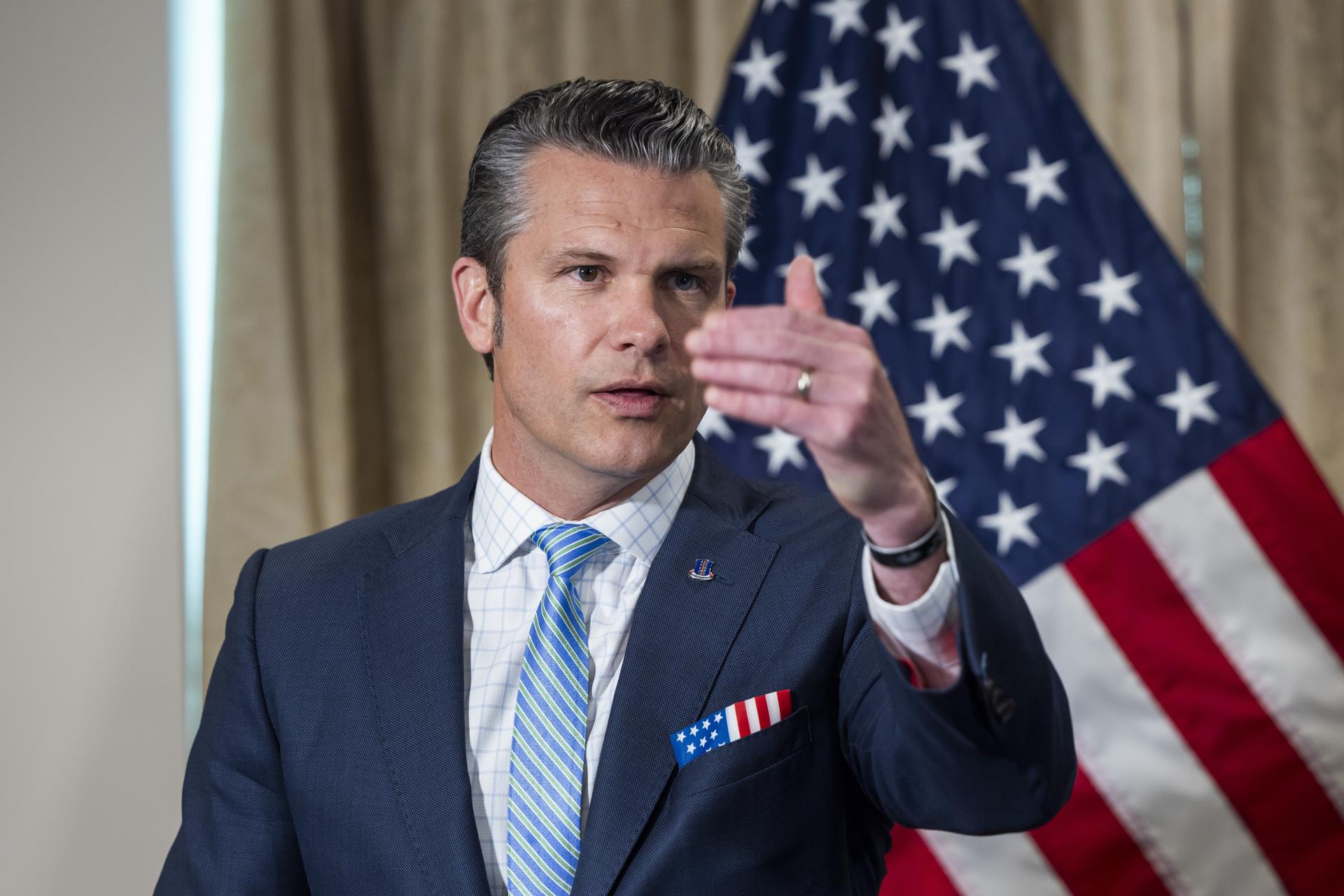 ARLINGTON (United States), 25/07/2025.- US Secretary of Defense Pete Hegseth speaks at a press conference with Estonia's Minister of Defense, Latvia's Minister of Defense and Lithuania's Minister of National Defense at the Pentagon in Arlington, Virginia, USA, 25 July 2025. (Letonia, Lituania) EFE/EPA/JIM LO SCALZO