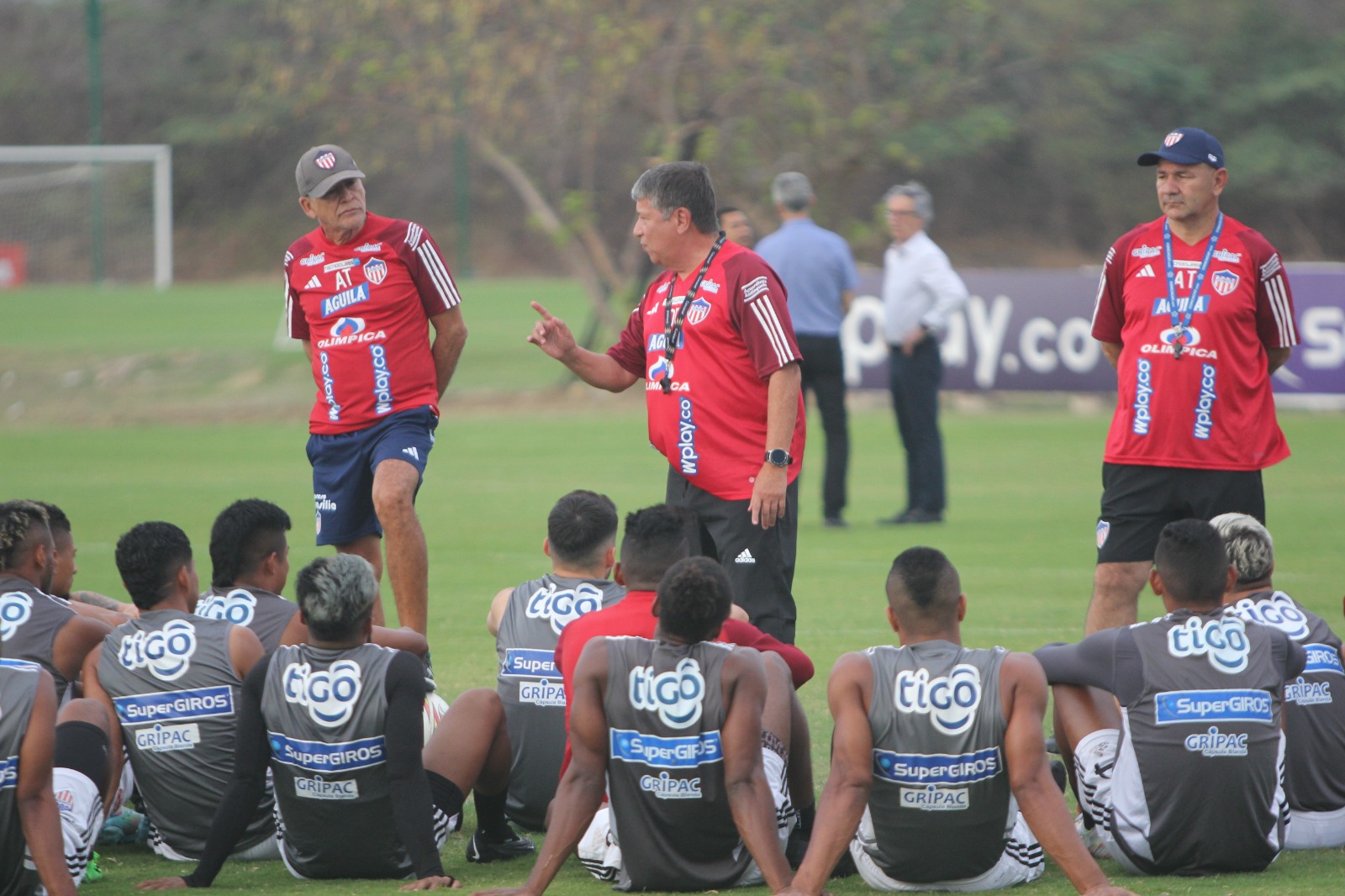 Herán Darío "Bolillo" Gómez en su primera práctica como entrenador del Junior de Barranquilla.