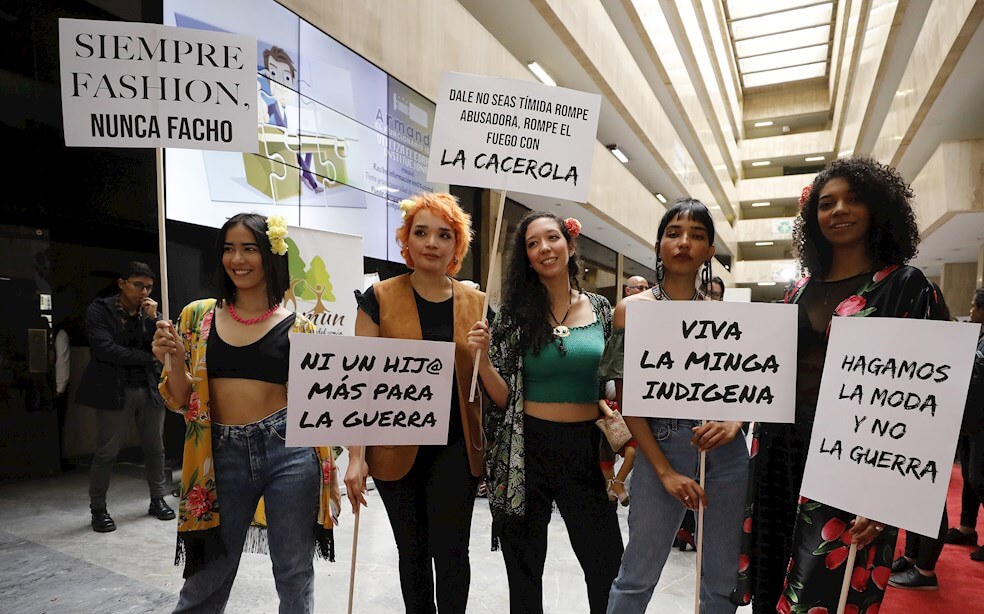 Pasarela con ropa hecha por exmiembros de Farc inaugura feria de paz en Congreso