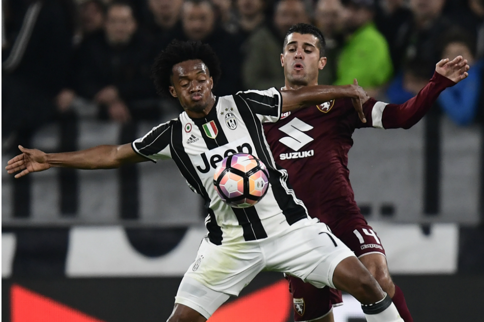 Juventus, con Cuadrado, rescató un empate al último minuto ante Torino