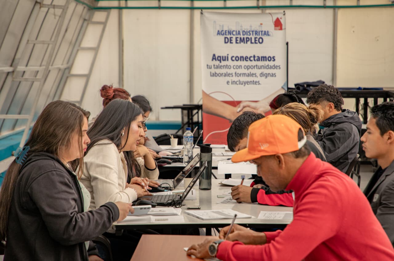 Bogotá abrió más de 900 vacantes, muchas son para personas con educación básica y media