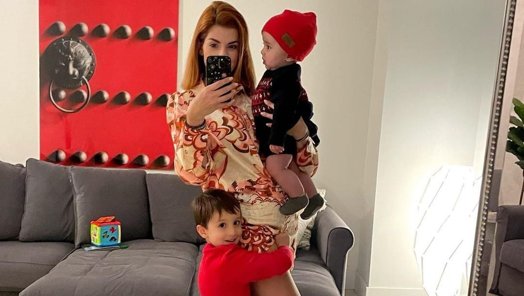 Carolina Cruz y sus hijos Matías y Salvador.