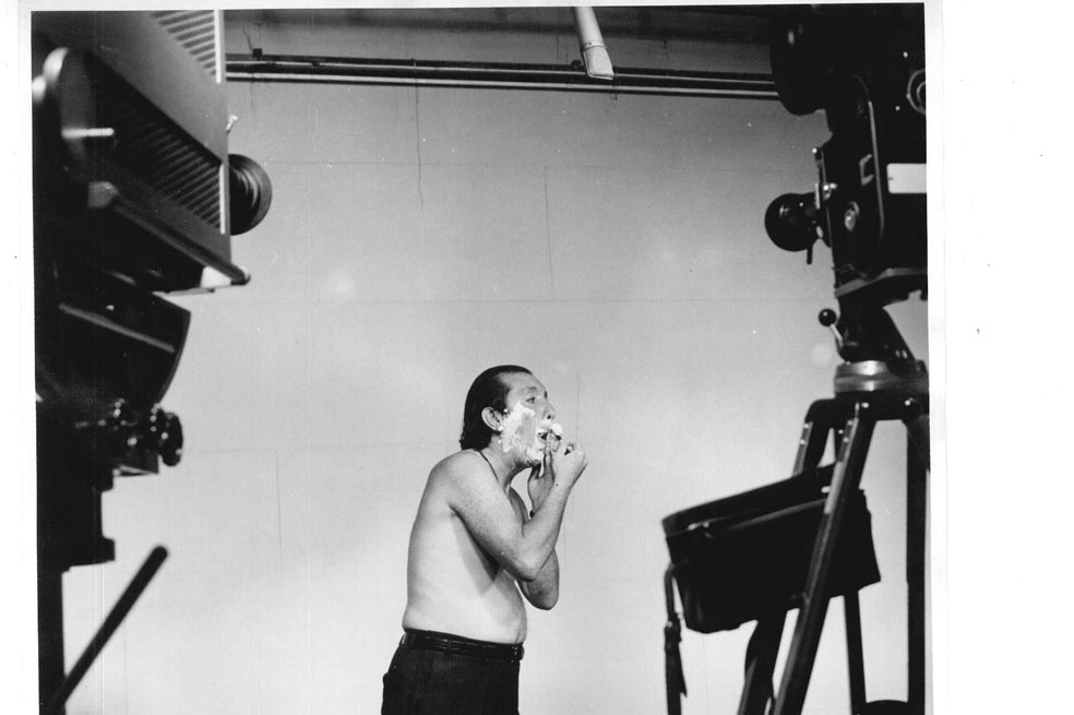 Fernando González ‘Pacheco’ durante una grabación en 1971. Su carrera comenzó en 1957 en el programa ‘Agencia de artistas’.   / Fotos: Archivo - El Espectador