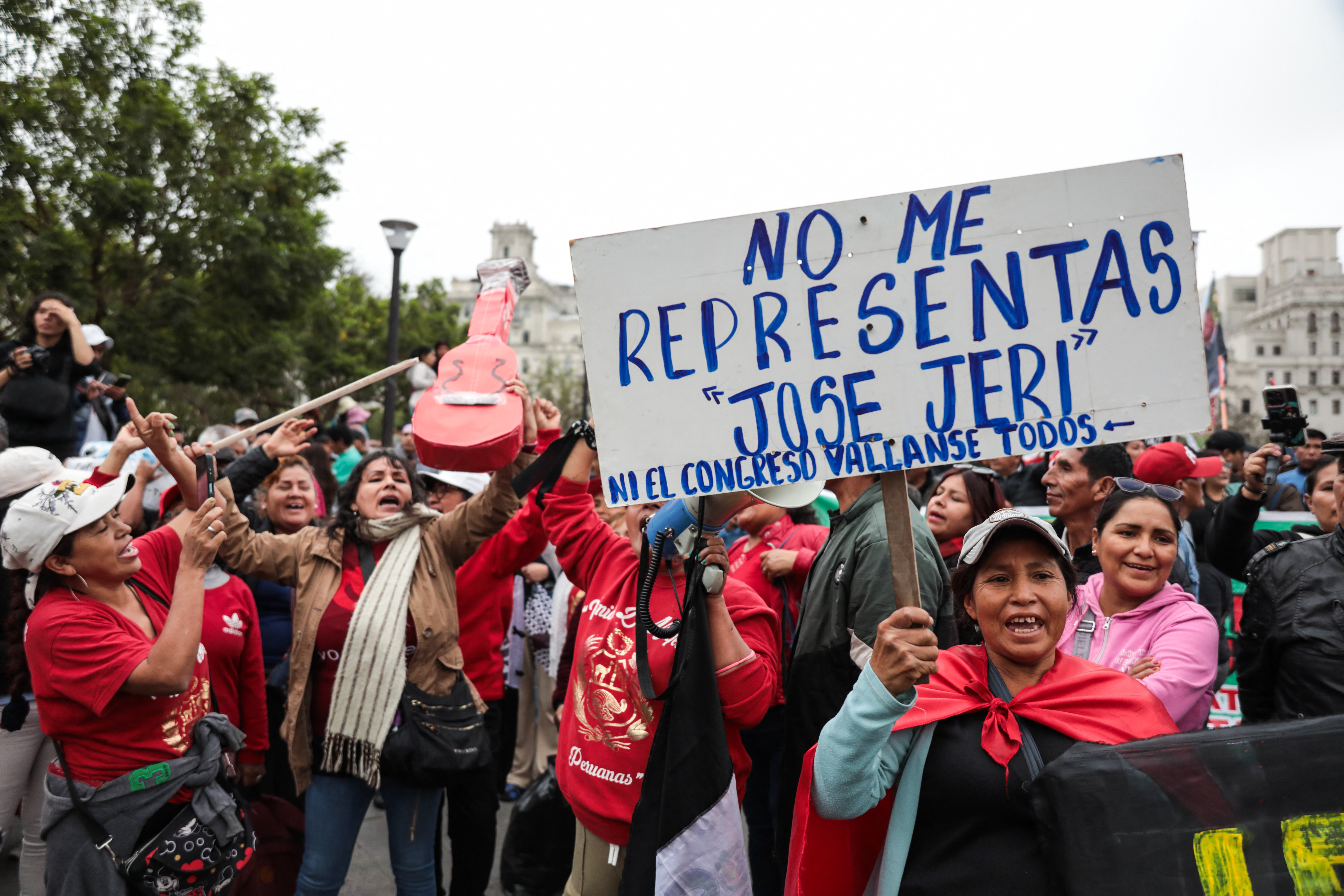 Presidente de Perú declara estado de emergencia en Lima por ola de violencia