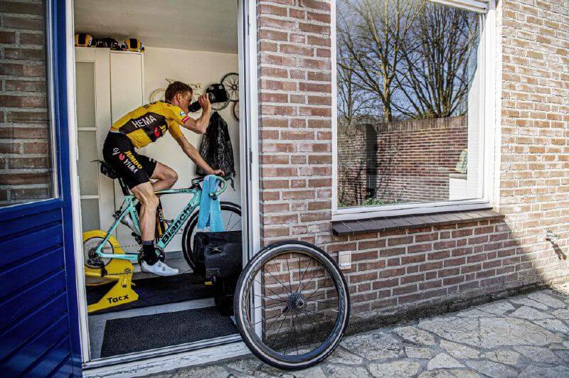 Mikel Zabala: “Hay que tener cuidado con el ciclismo virtual”