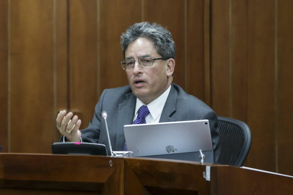 “Ni de fundas” se piensa renegociar la deuda por ahora, dice Minhacienda