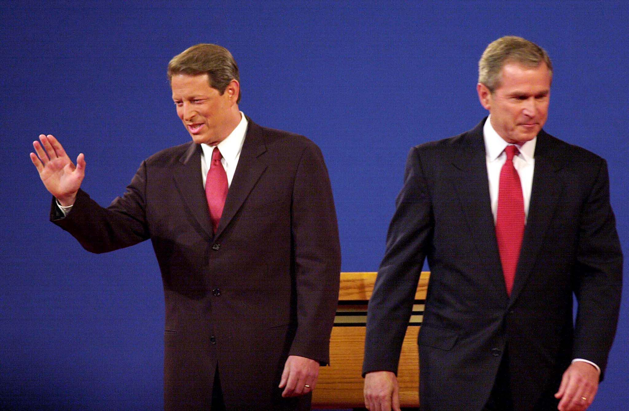 Al Gore y George W. Bush: las elecciones que dejaron en vilo al país por más de un mes