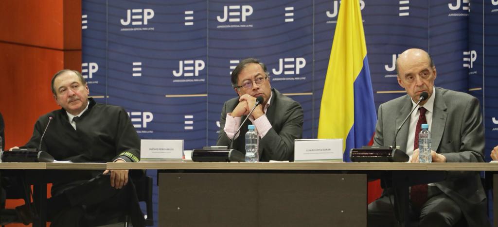 Las extrañas críticas del presidente Petro a la JEP 
