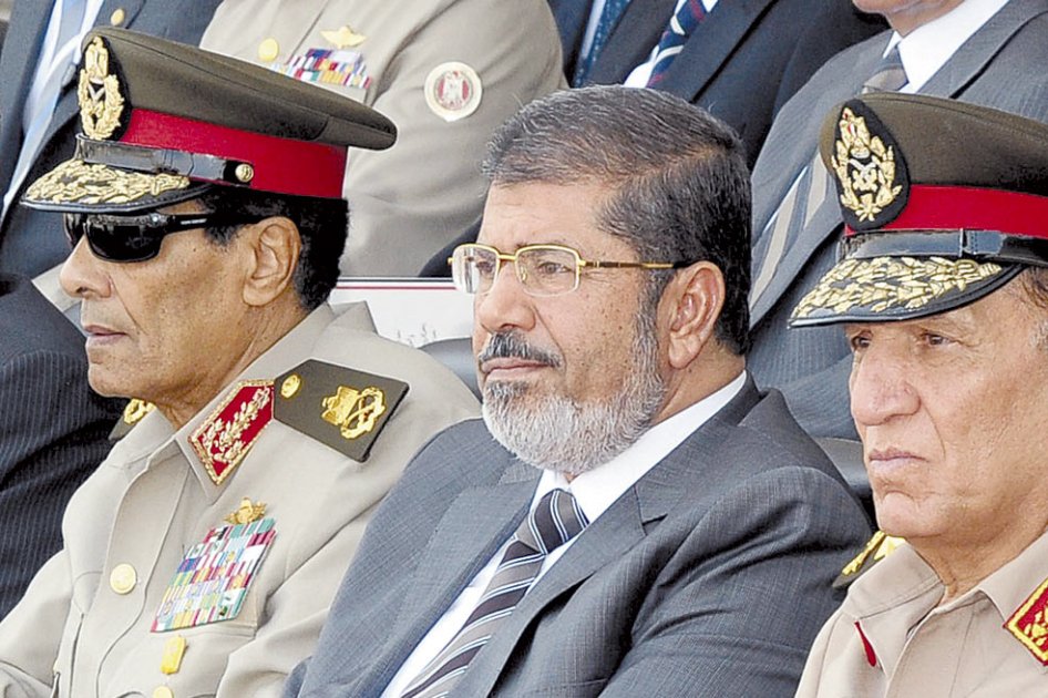 Egipto: Morsi se aleja de los militares