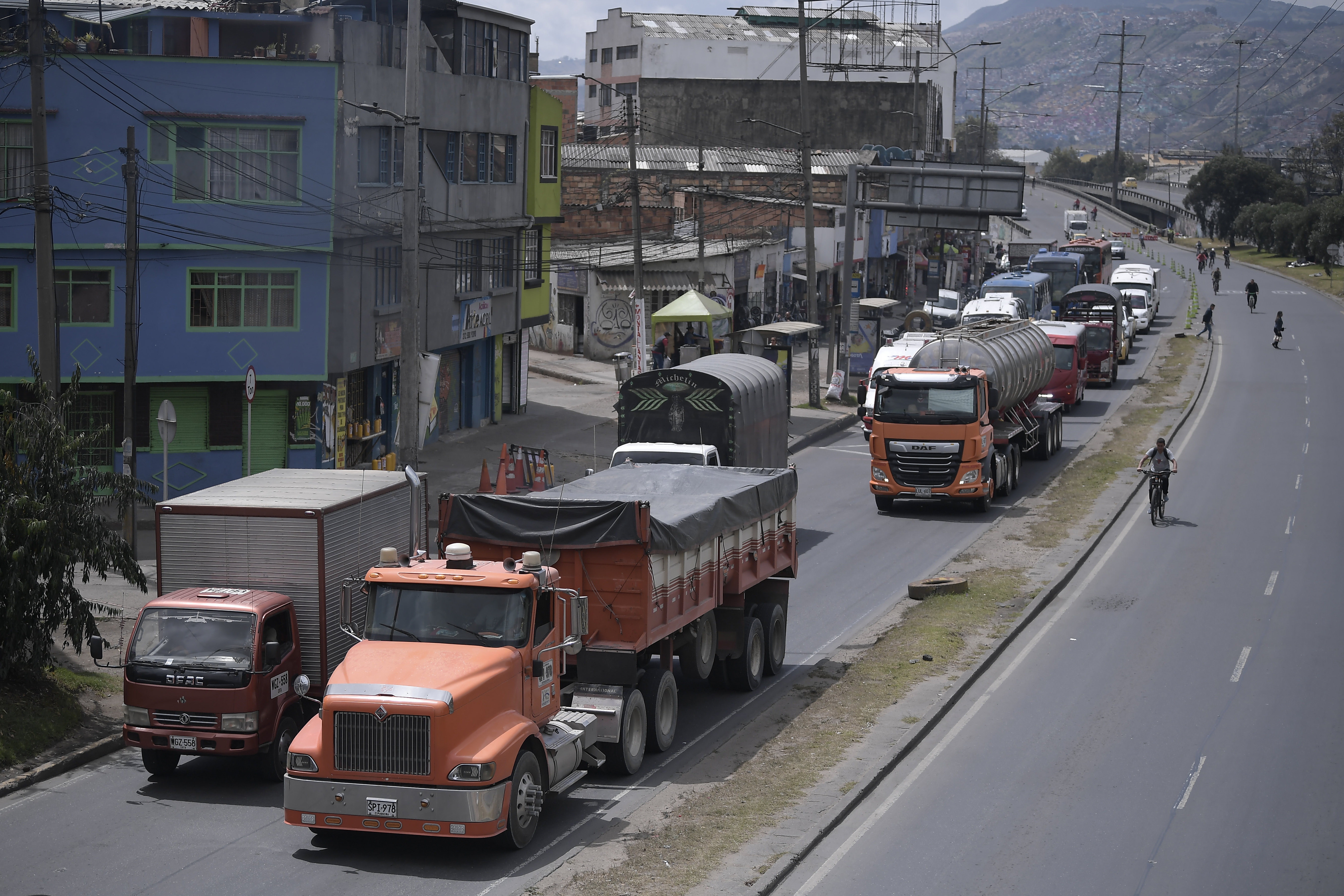 Diferentes aspectos de este día en Bogotá, en el que los habitantes se movilizaron en otros medios de transporte como: Transmilenio, taxis o bicicletas.
