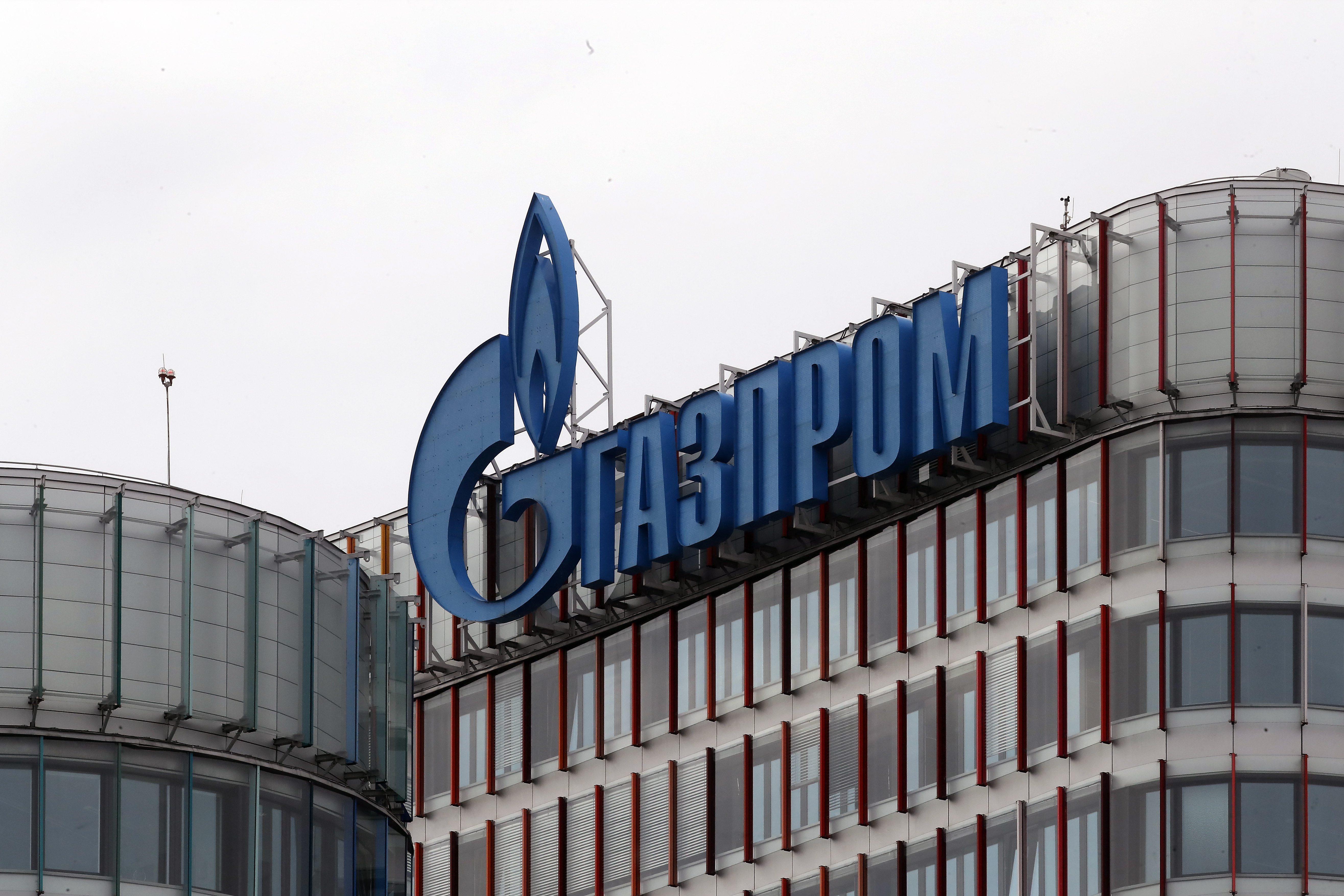 St. Petersburg (Russian Federation), 27/07/2022.- A Gazprom office in St. Petersburg, Russia, 27 July 2022. Russian energy giant Gazprom said on 25 July, citing problems with a turbine, that starting from 27 July the daily gas flow through the Nord Stream 1 pipeline will be set at 33 million cubic meters, just days after it resumed limited flows following a maintenance shutdown. The pipeline is the major delivery route for Russian gas to Europe. (Rusia, San Petersburgo) EFE/EPA/ANATOLY MALTSEV