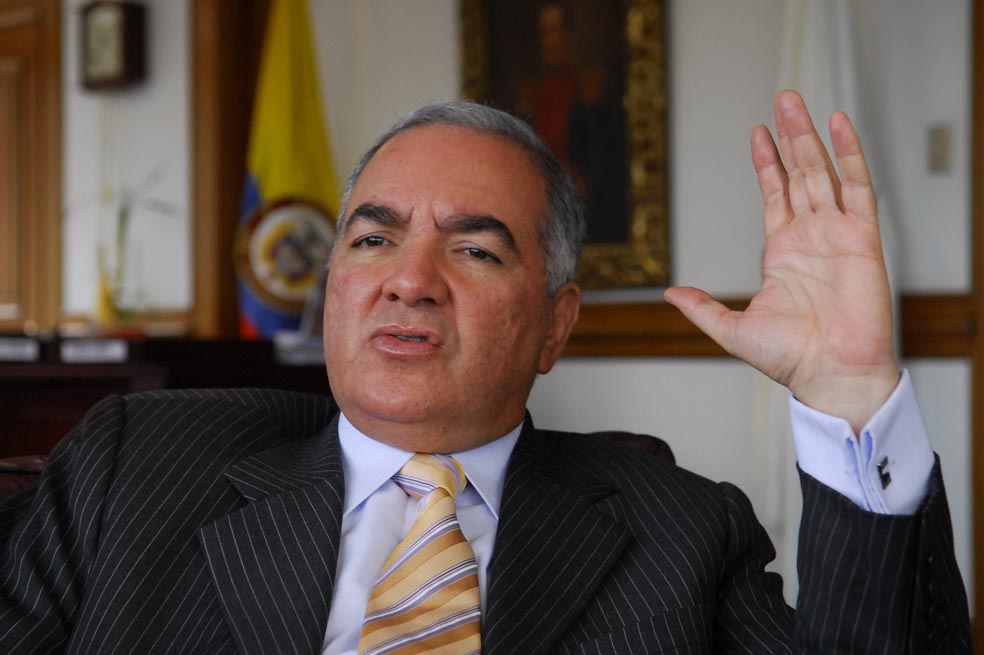 Pelea por designación de Edgardo Maya