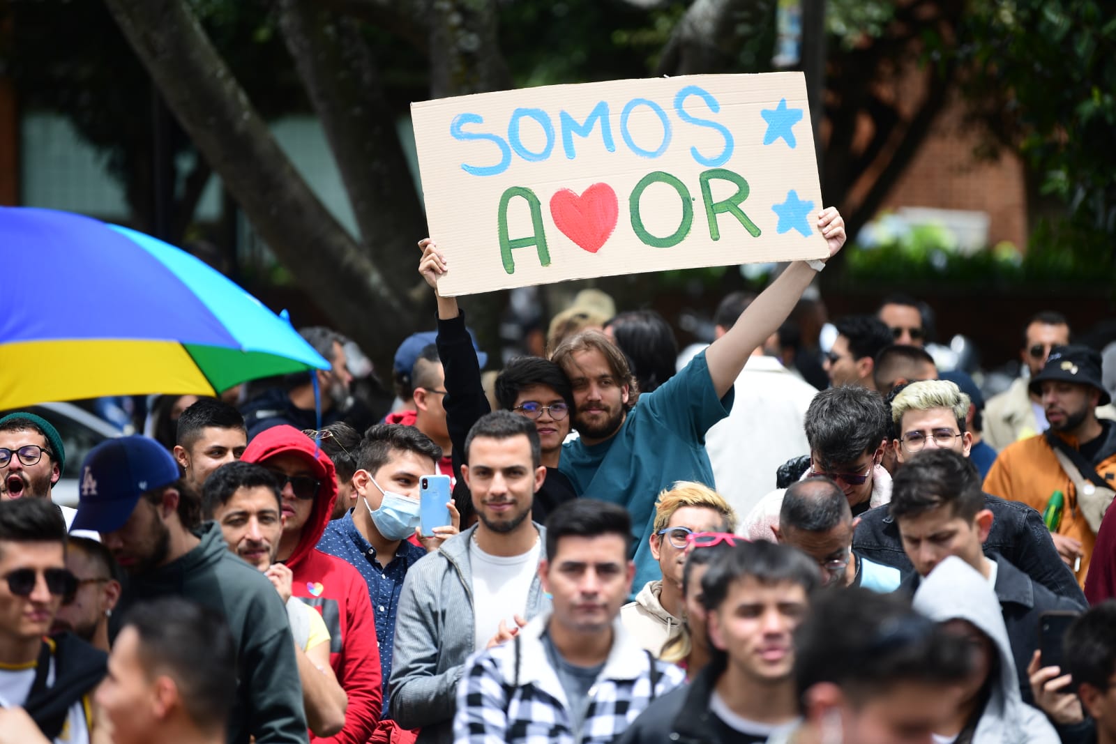 El aparente motivo de la agresión fue que los dos hombres se dieron un beso en el espacio público.