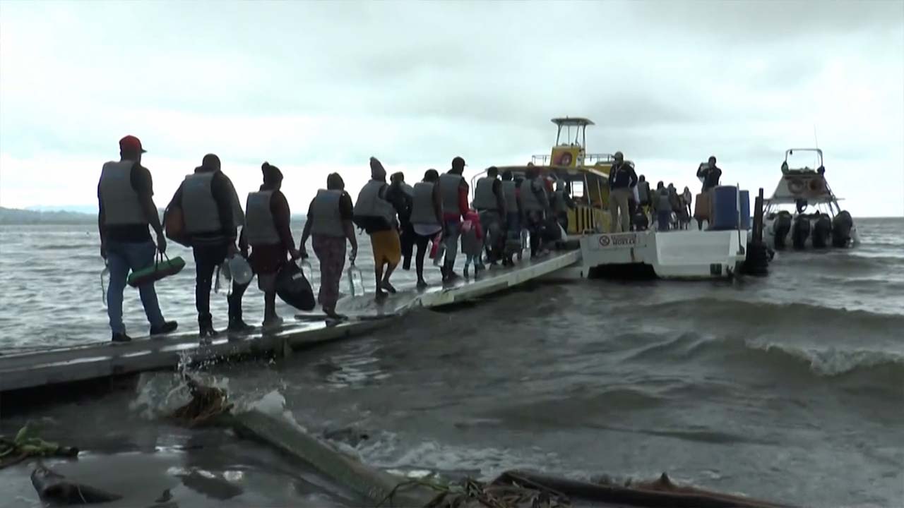 Hallan a 34 migrantes que fueron abandonados en una motonave en el Golfo de Urabá