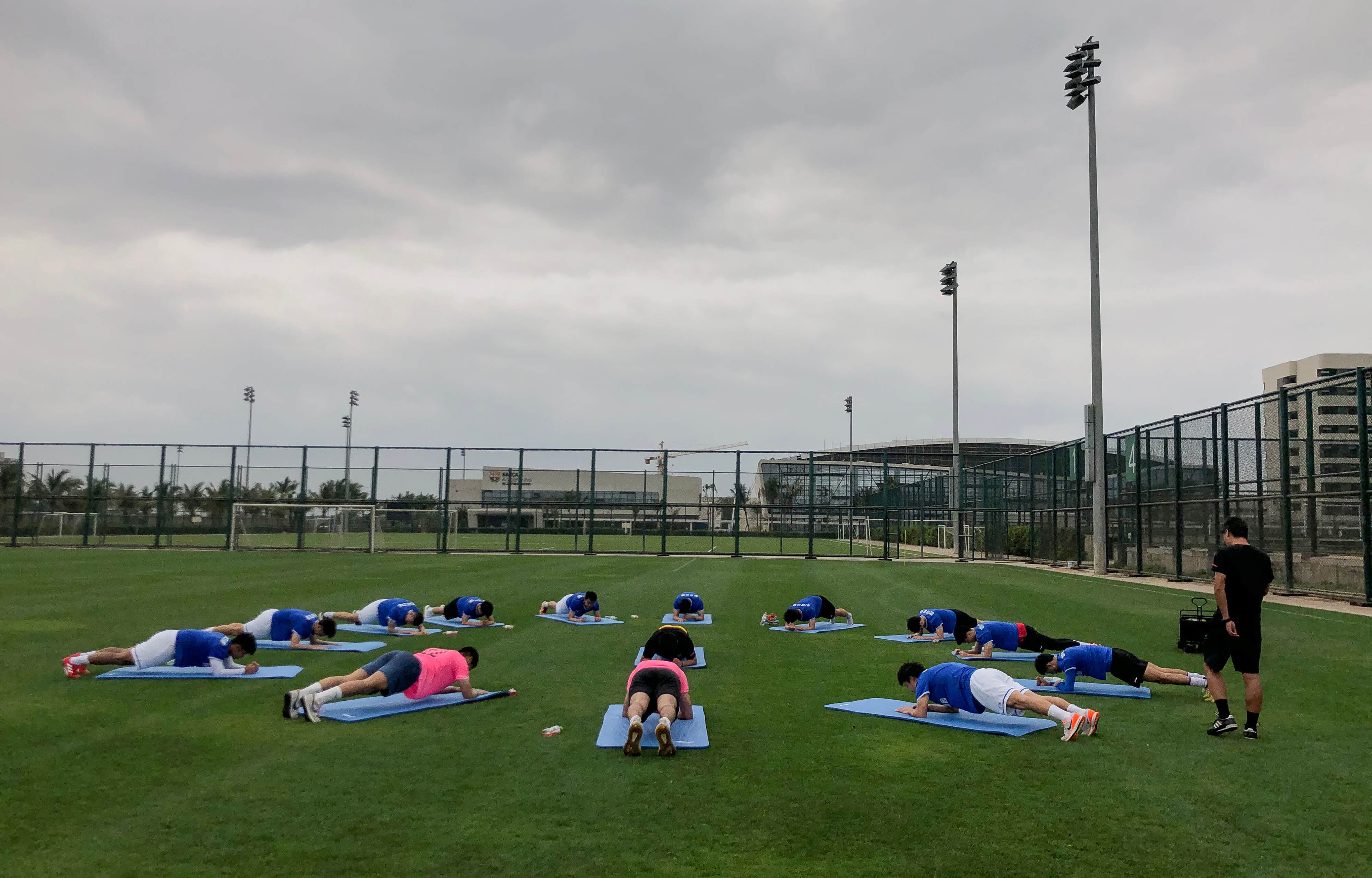 El balón empieza a rodar para los clubes de fútbol de Wuhan