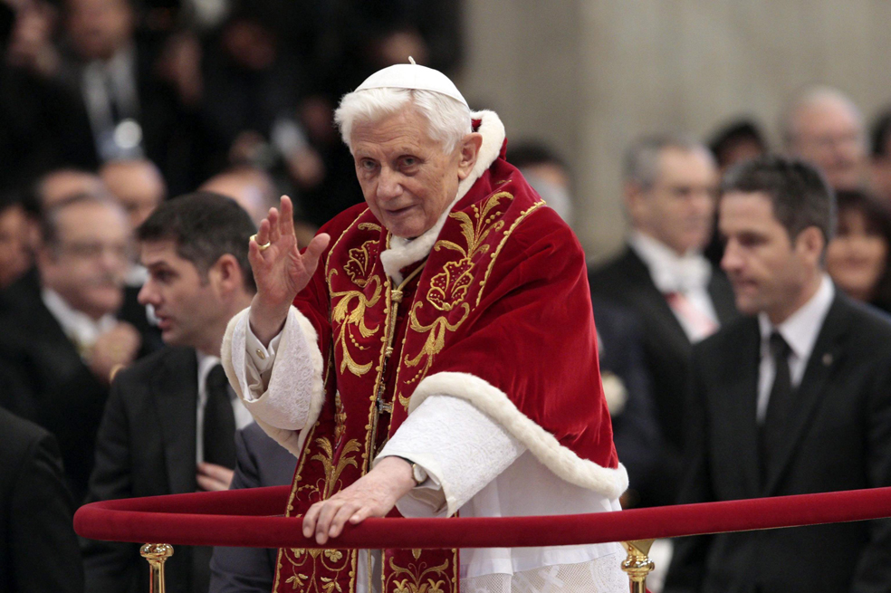 “Está muy enfermo”: papa Francisco pide rezar por Benedicto XVI