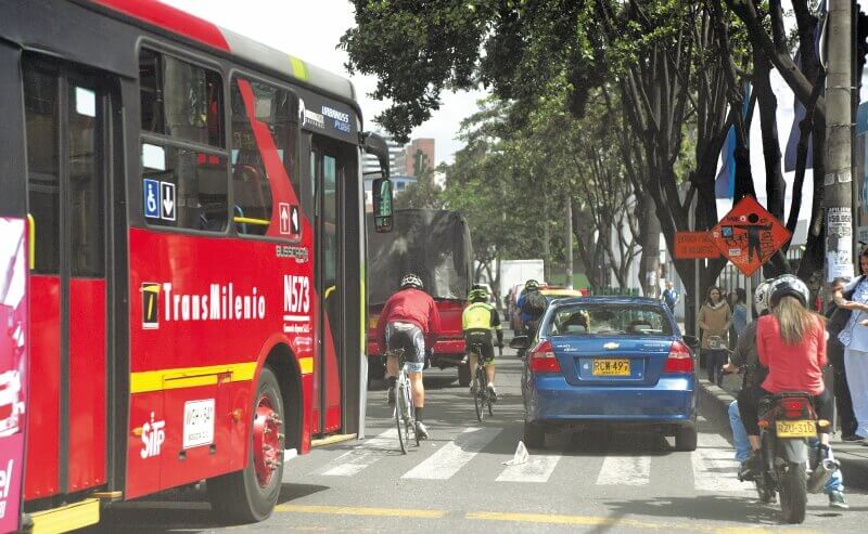 La Caracas es una de las grandes vías que no cuenta con ciclorrutas. / Óscar Pérez - El Espectador
