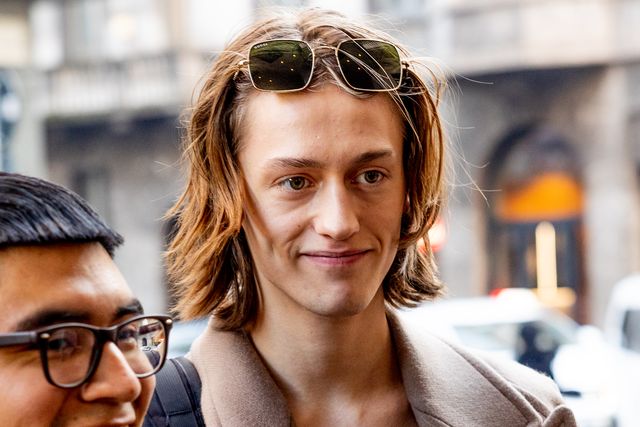 Percy Hynes, protagonista en “Merlina”, es acusado de abuso sexual