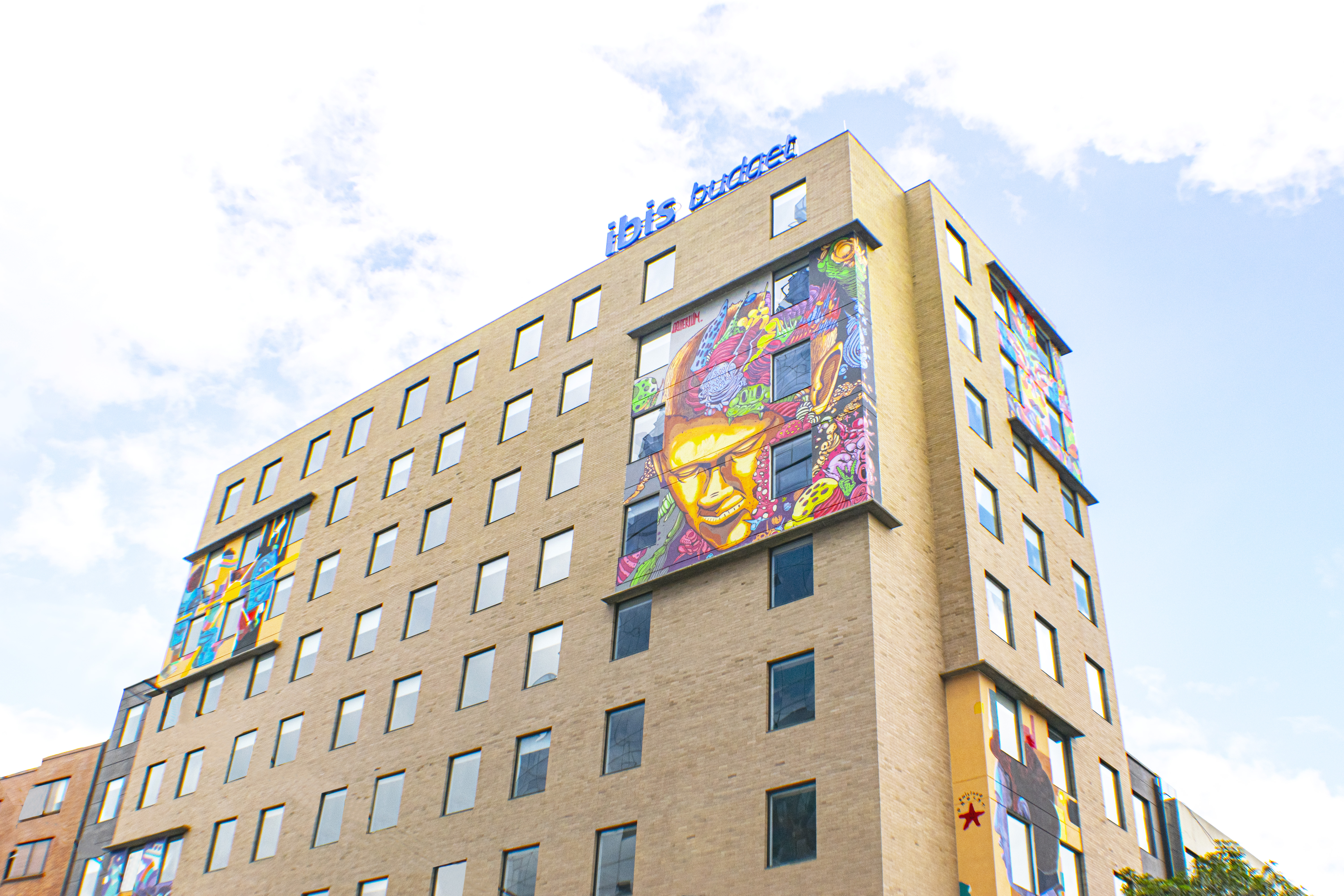 El hotel ibis budget Bogotá Marly es una franquicia operada por HGM Hotels que contó con una inversión de 8.2 millones de dólares.