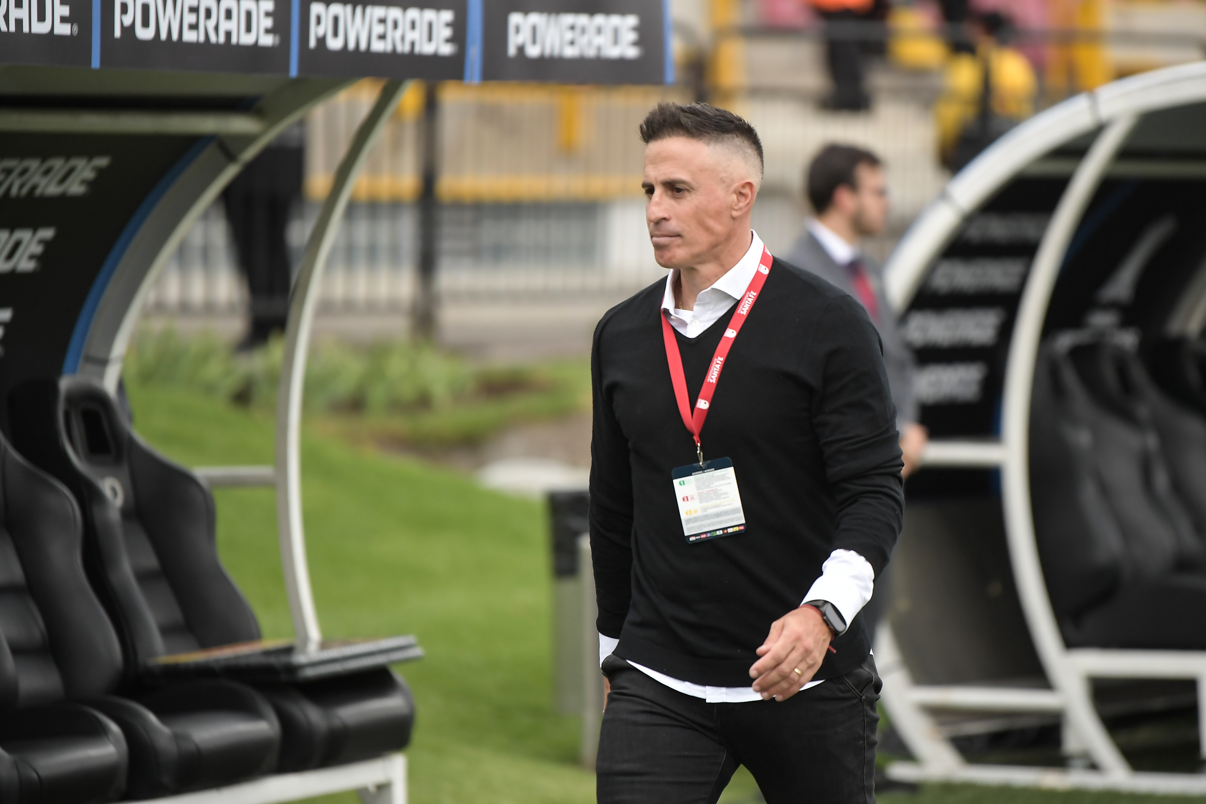 Técnico de Independiente Santa Fe durante el compromiso ante Deportes Iquique de Chile en el Estadio de Techo por la fase previa de la Copa Libertadores