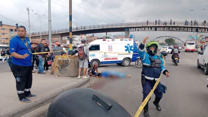 Trancón en la Autopista Sur por muerte de peatón, arrollado por un camión