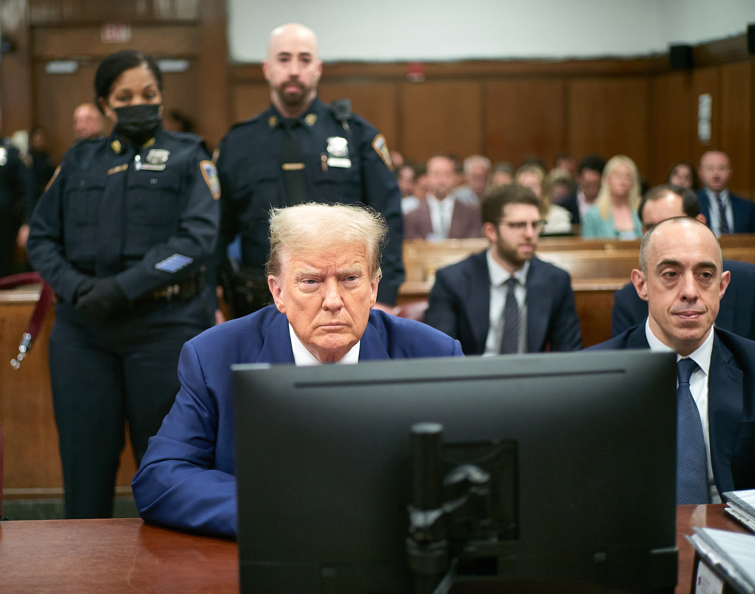 Multan a Trump con US$9.000 por incumplir la orden de no injuriar a testigos