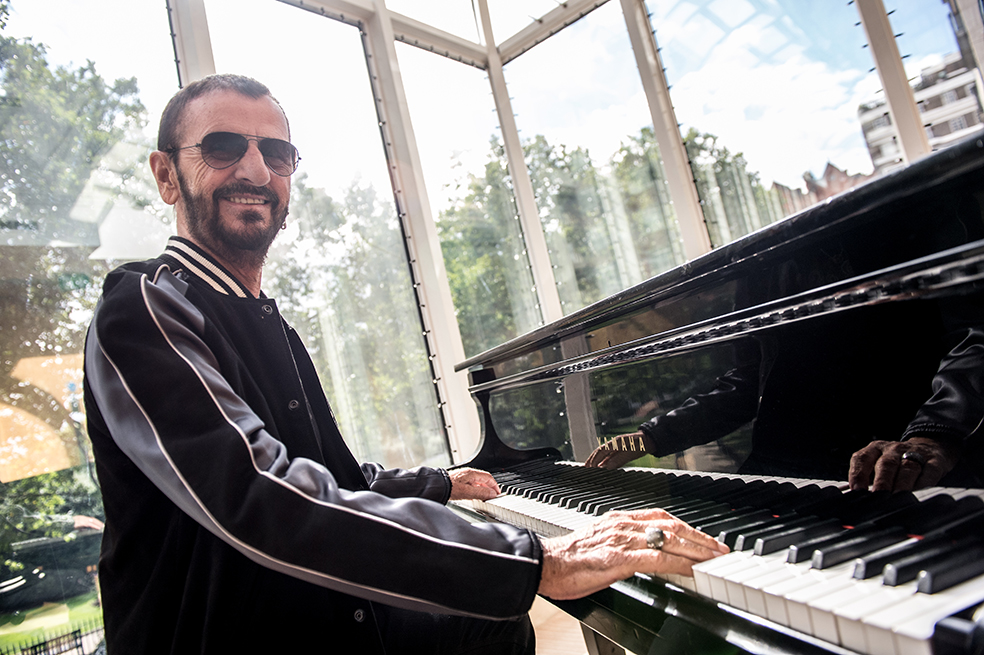 Ringo Starr publica el disco «Give More Love»