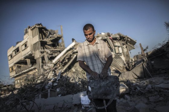 En Gaza, un ejército de licenciados sin trabajo sueña con huir