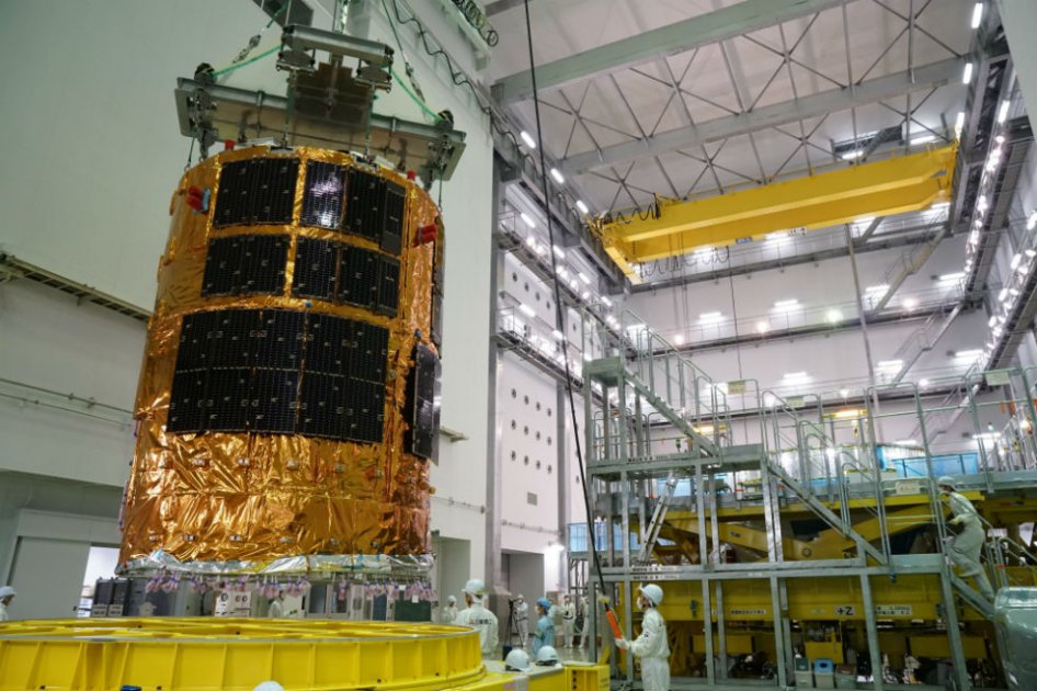 Japón lanza un recolector de basura espacial