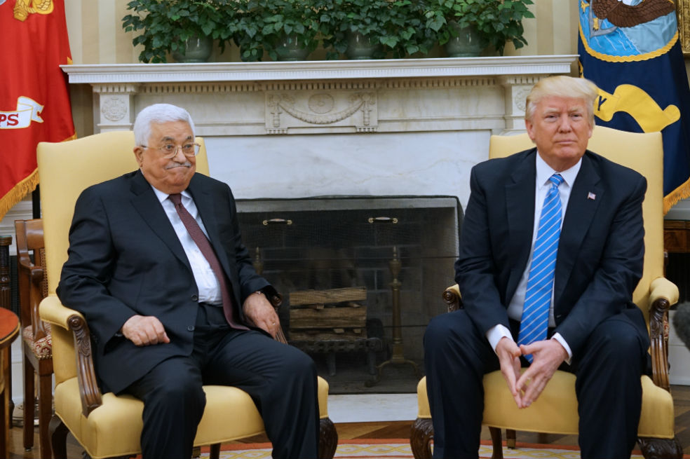 Presidente palestino califica oferta de paz de Trump de «bofetada del siglo»