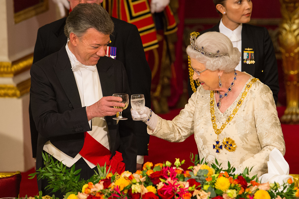 Juan Manuel Santos y la reina Isabel II