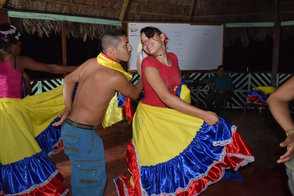 Dos guerrilleros durante un evento de la la comisión Cultura, Comunicación y Medios Domingo Biohó. / Cortesía