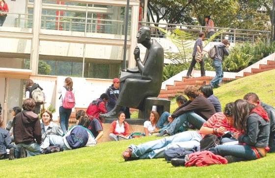 Sanción a profesor de Los Andes que envió trabajo a Piedad Bonnett sobre suicidio de su hijo