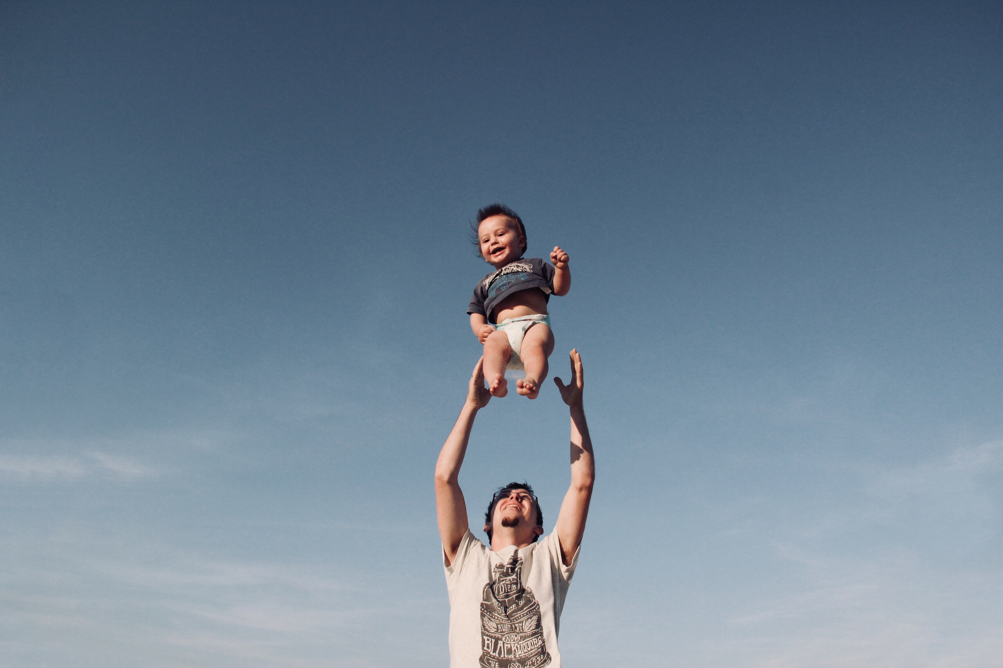 ¿Qué pasaría si se amplia la licencia paternal en Colombia?